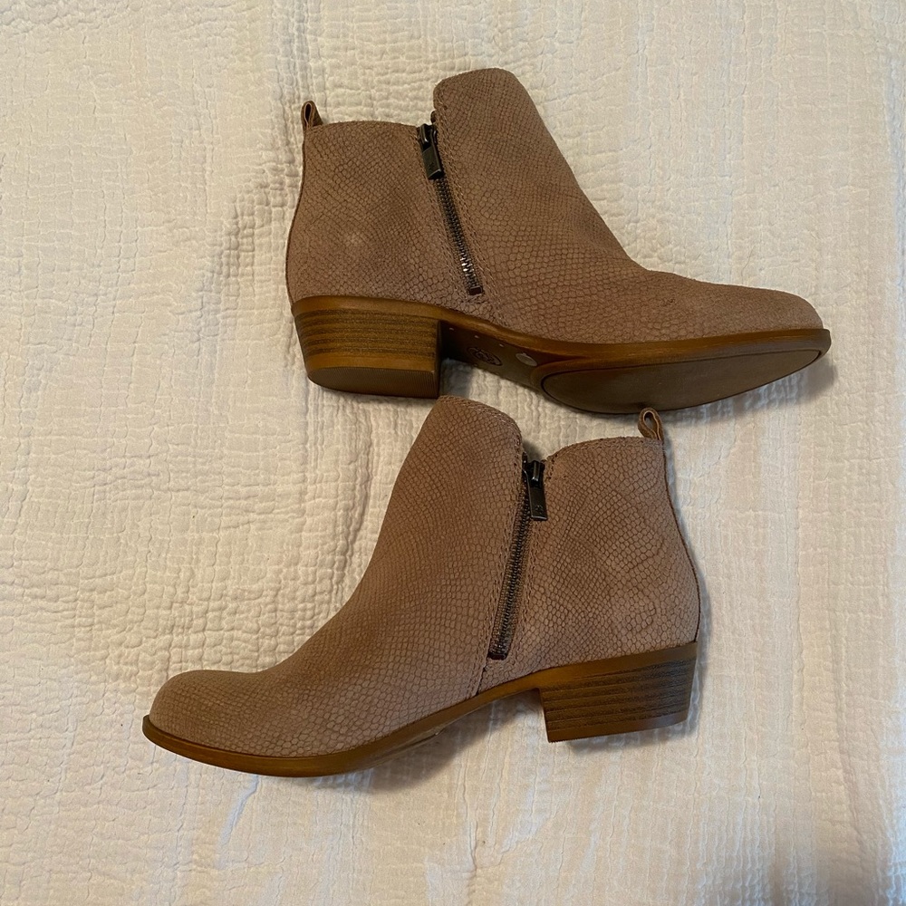 Girls Size 4M Lucky Brand Booties